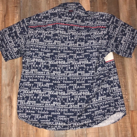 Tommy Jeans Button Up - Picture 4 of 4